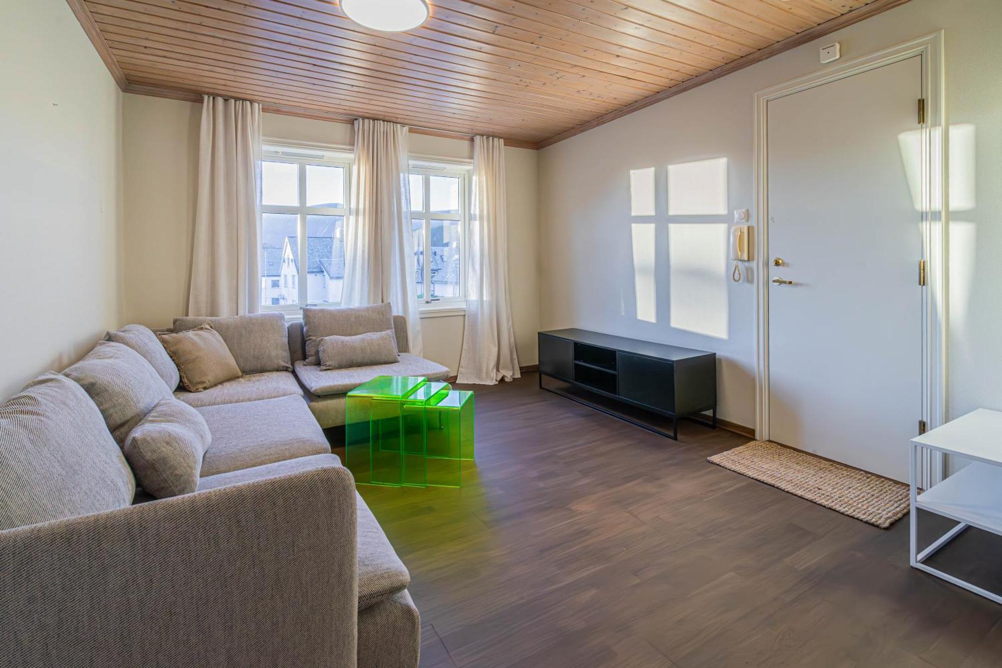 Charming And Bright Apartment In Alesund City Exterior foto
