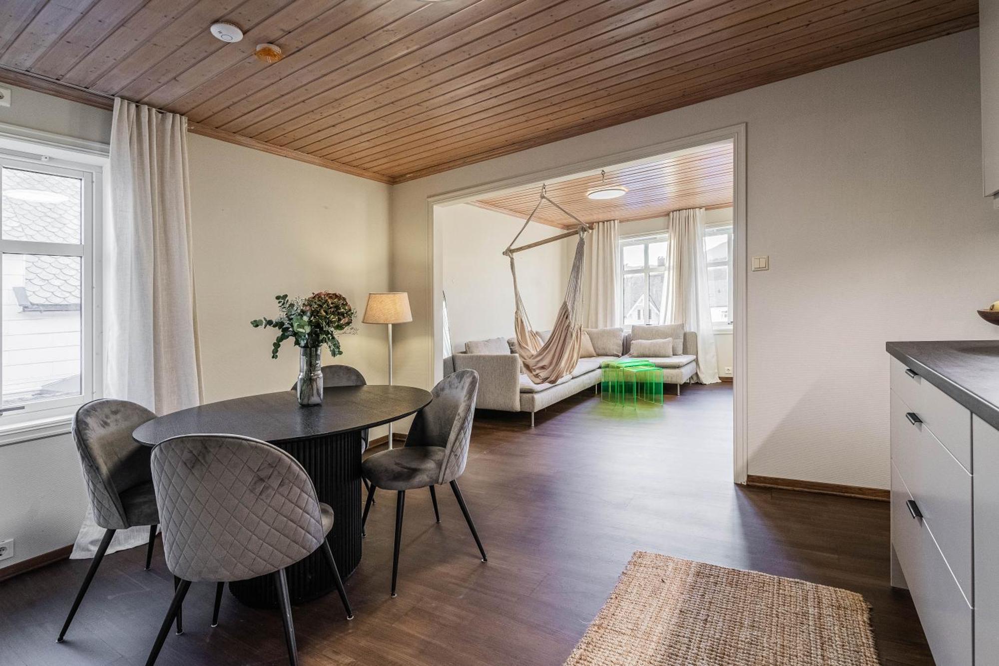 Charming And Bright Apartment In Alesund City Exterior foto