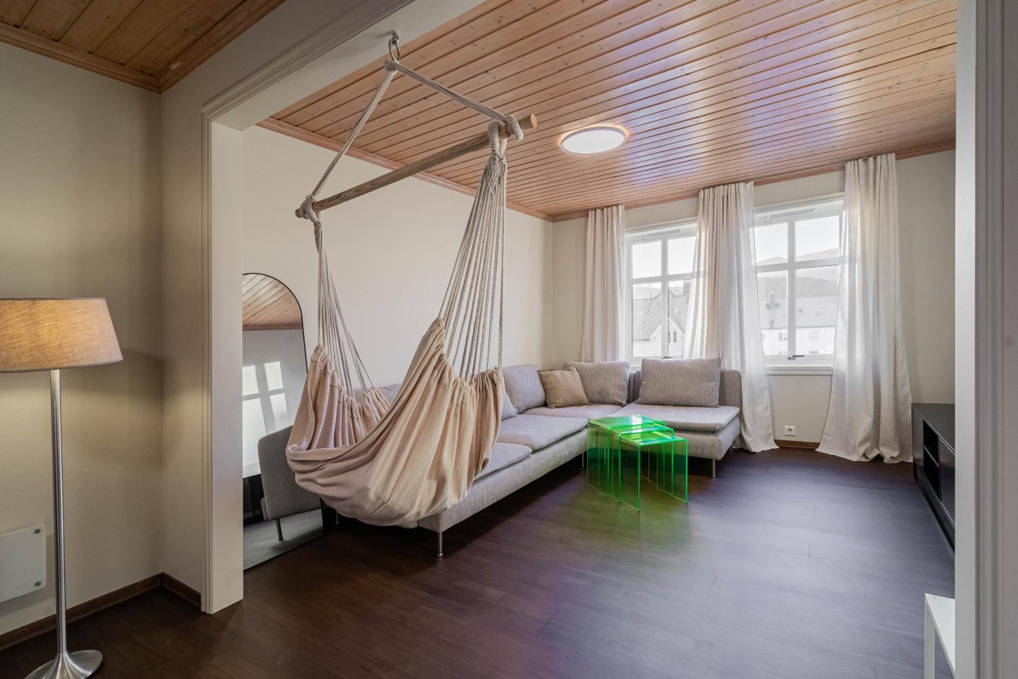 Charming And Bright Apartment In Alesund City Exterior foto